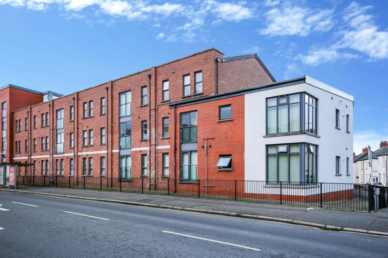 Funky City Apartment - Secure Parking - Wifi - Sleeps 6 - No Parties Belfast Exterior photo