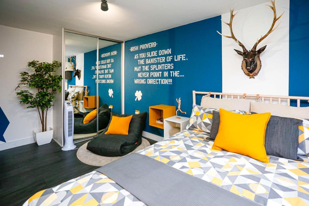 Funky City Apartment - Secure Parking - Wifi - Sleeps 6 - No Parties Belfast Exterior photo