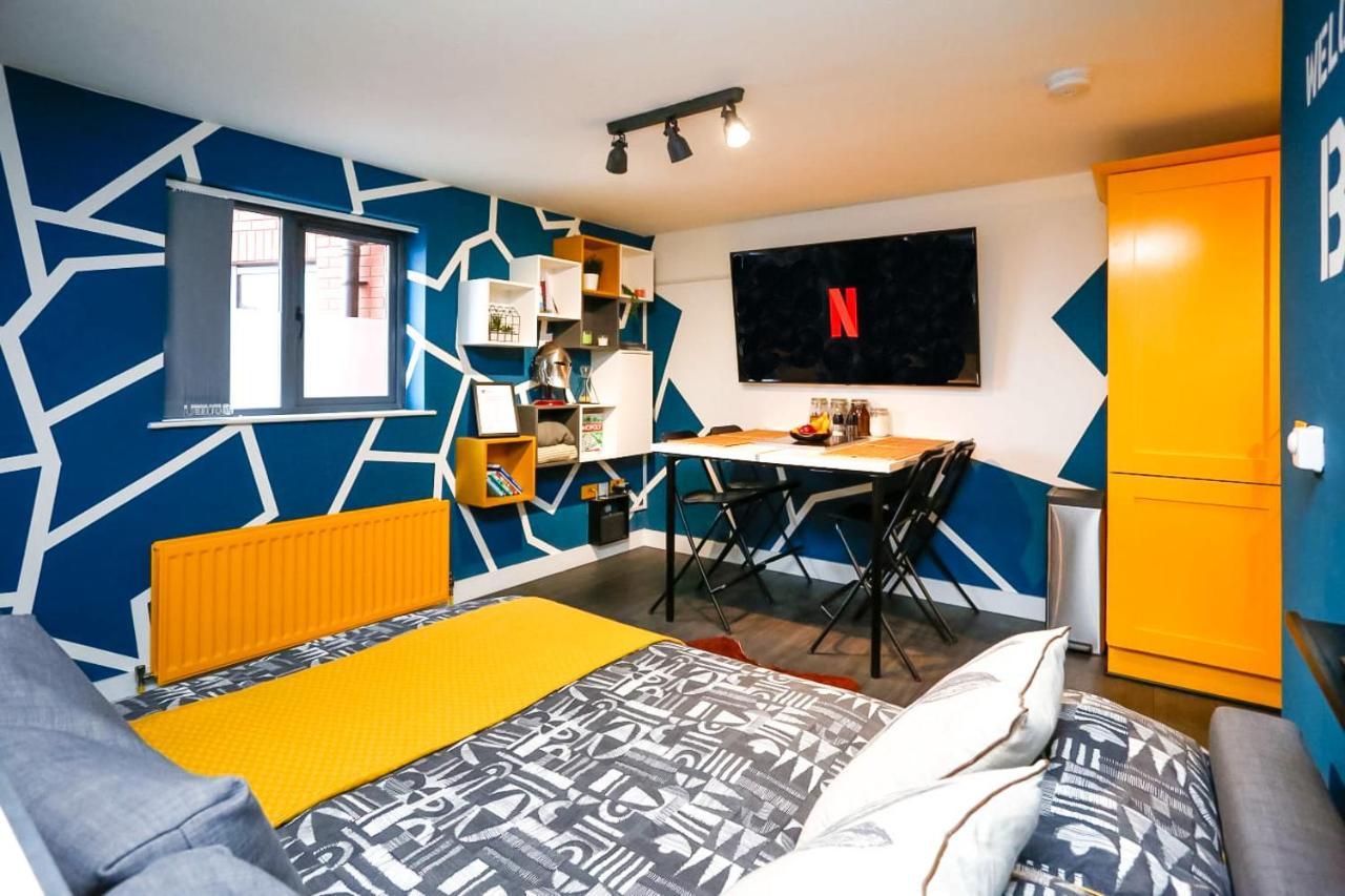 Funky City Apartment - Secure Parking - Wifi - Sleeps 6 - No Parties Belfast Exterior photo