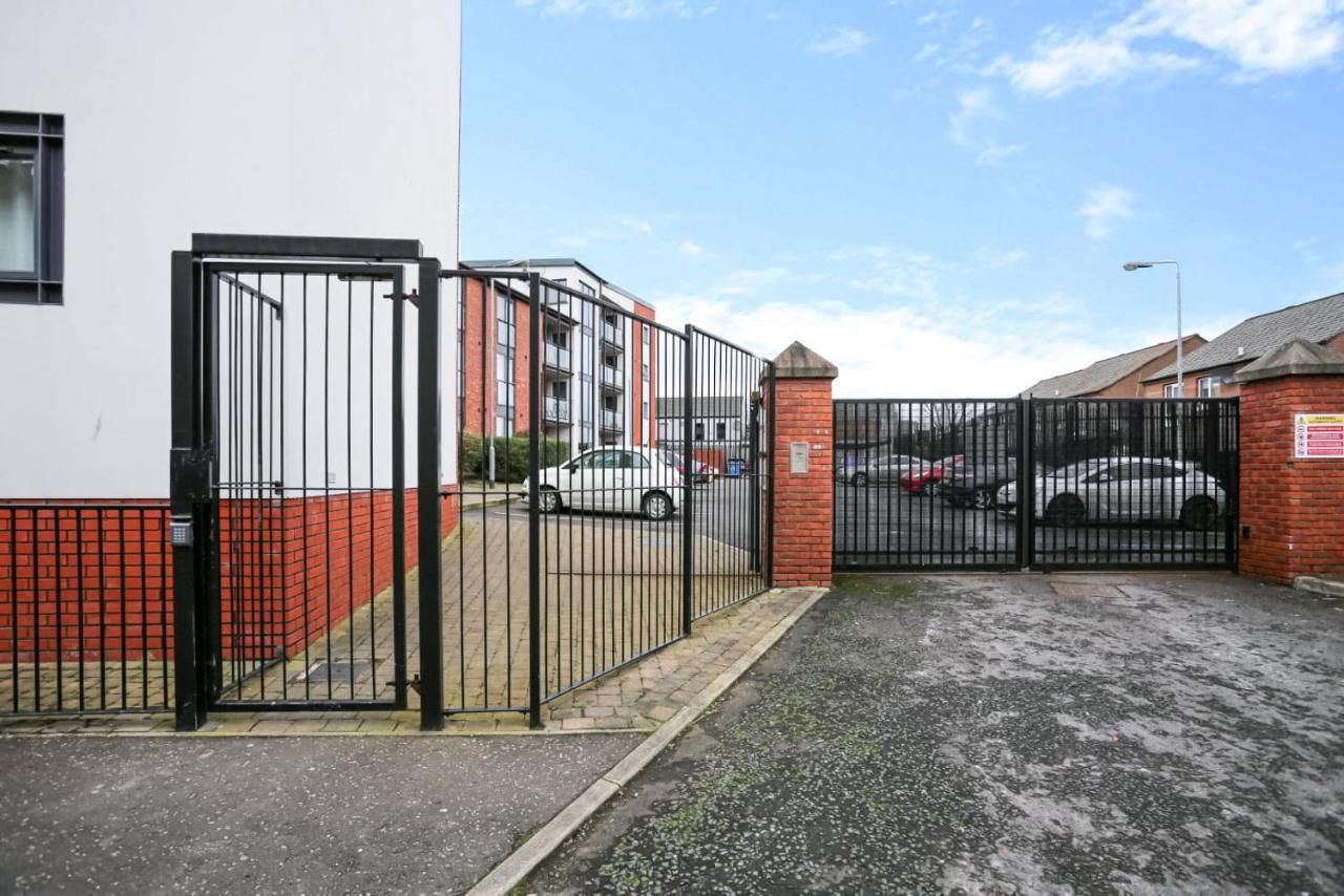 Funky City Apartment - Secure Parking - Wifi - Sleeps 6 - No Parties Belfast Exterior photo