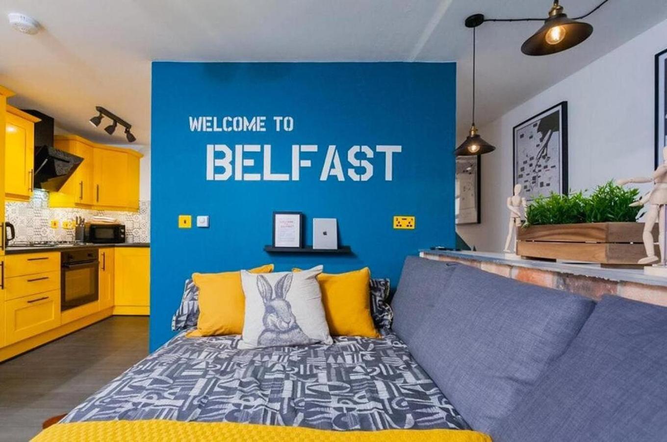 Funky City Apartment - Secure Parking - Wifi - Sleeps 6 - No Parties Belfast Exterior photo