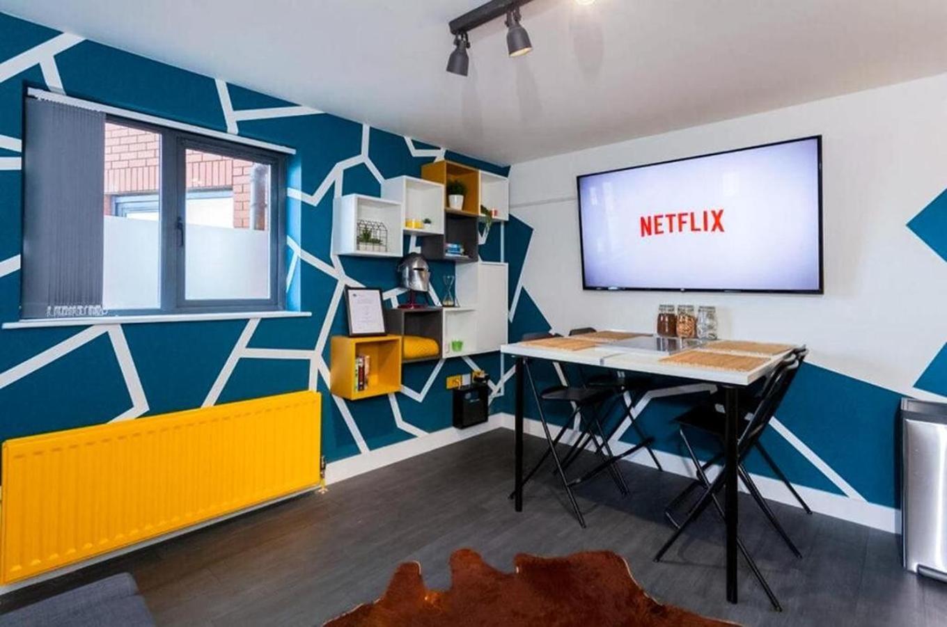 Funky City Apartment - Secure Parking - Wifi - Sleeps 6 - No Parties Belfast Exterior photo