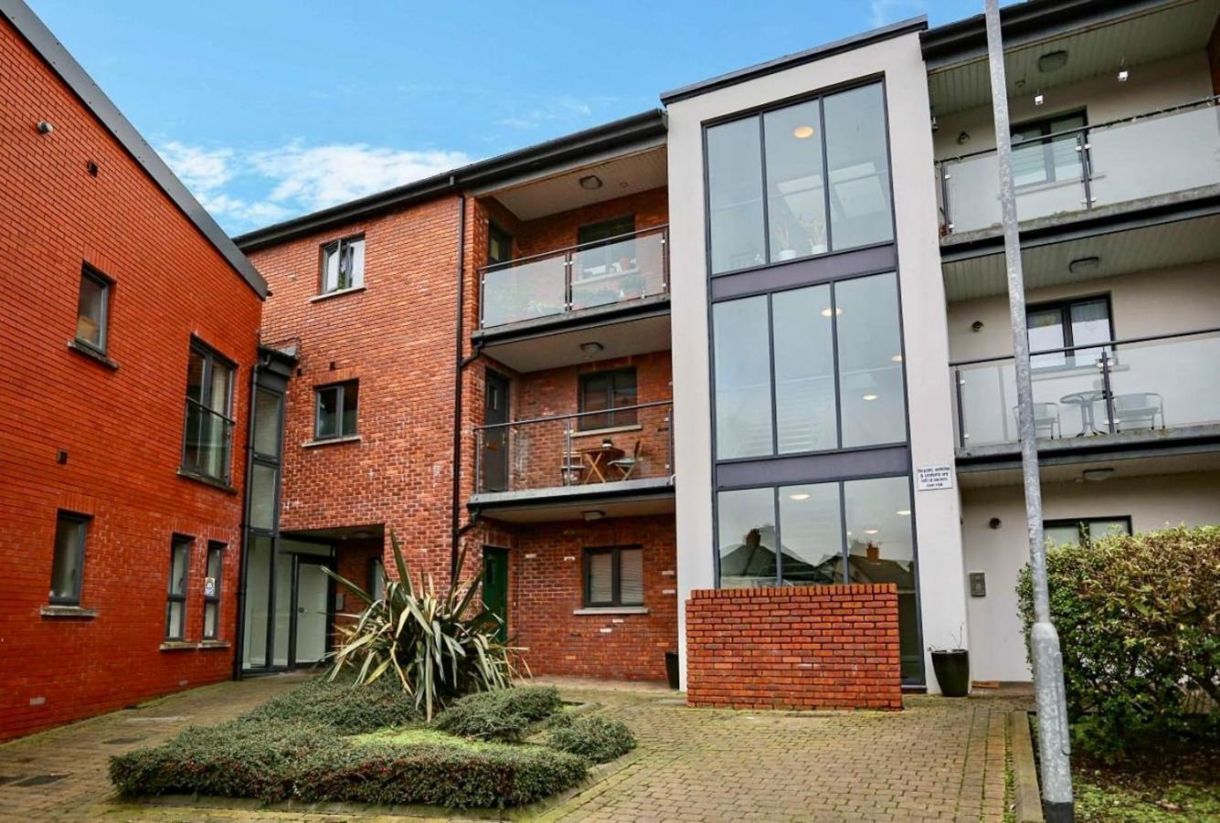 Funky City Apartment - Secure Parking - Wifi - Sleeps 6 - No Parties Belfast Exterior photo